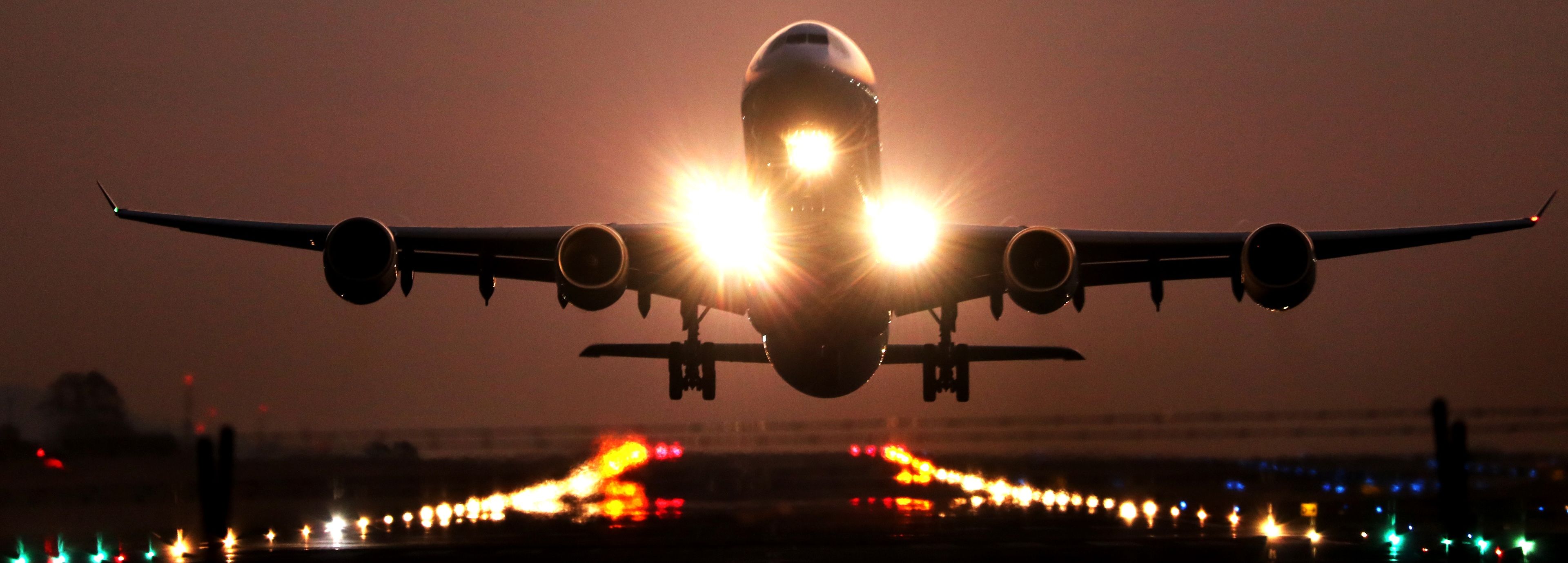 night landing Photo by Josue Isai Ramos Figueroa on Unsplash